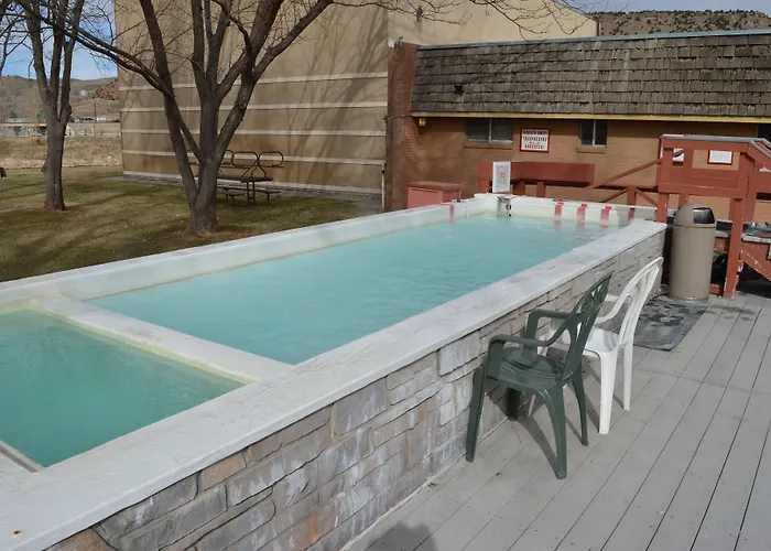 Hot Springs & 3*